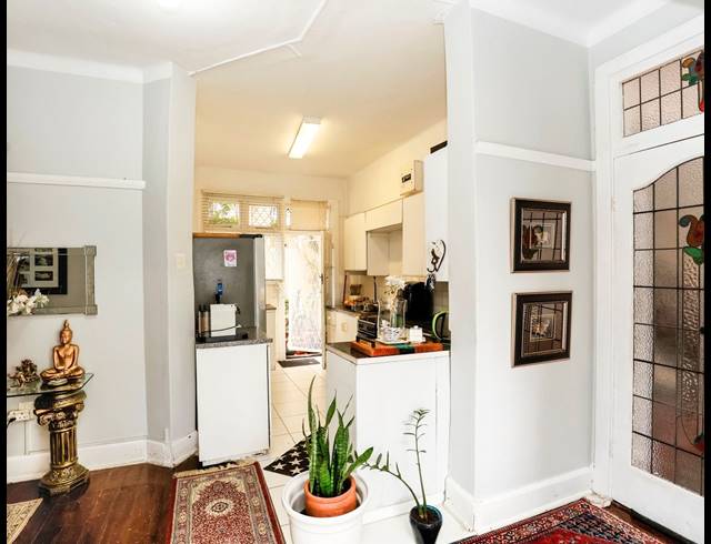 2.5 BEDROOM APARTMENT FOR SALE IN ESSENWOOD
